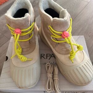 Merrell Women’s Waterproof Vibram Boots Size 8